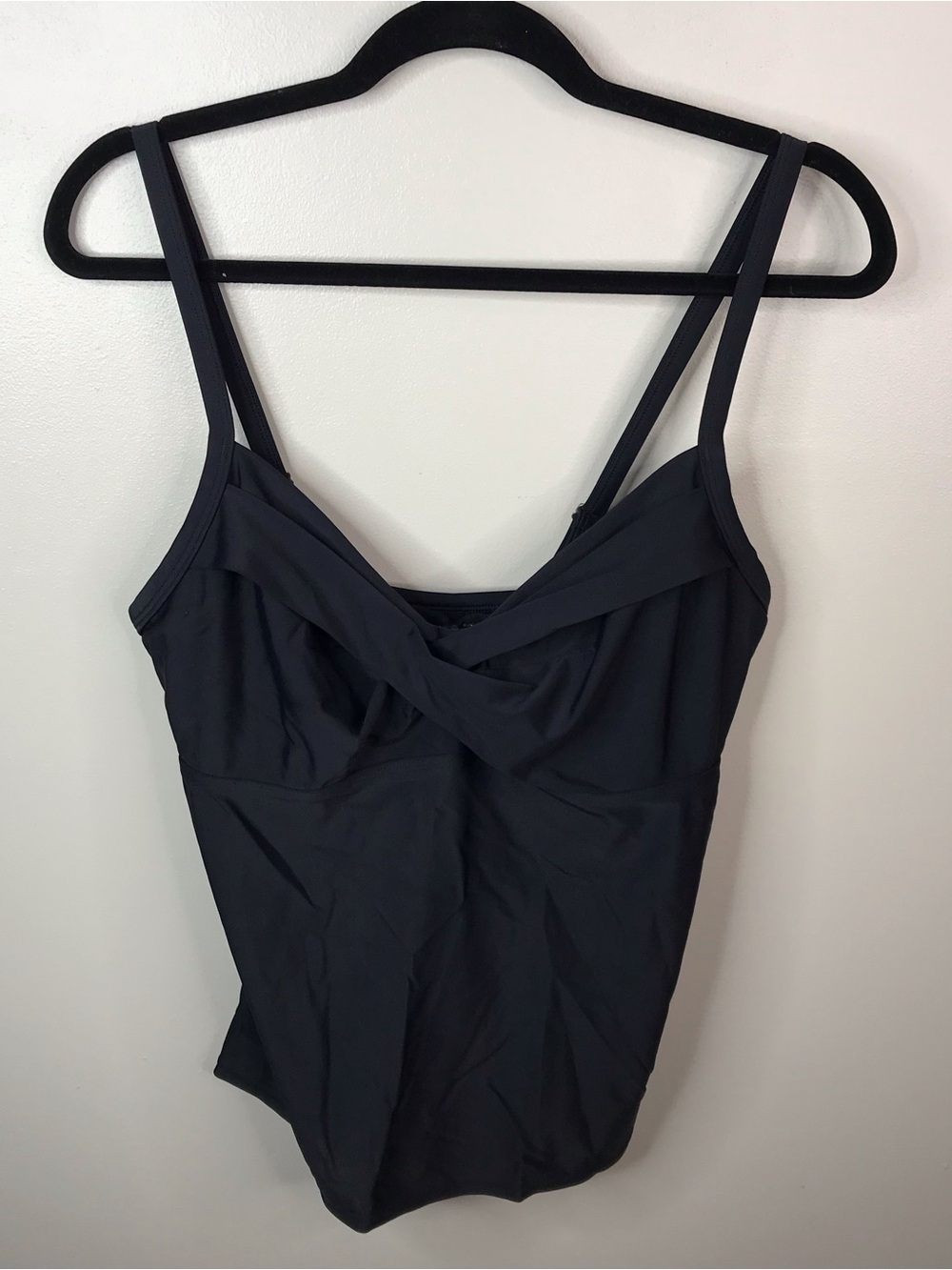 Athleta Black Twist-Front Tankini Swim Top Sz 36 D/DD